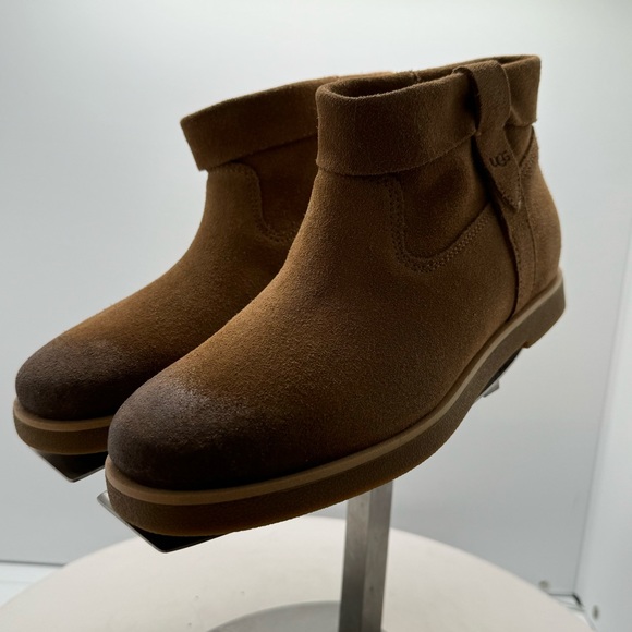 UGG Women's Josefene Cuff Fashion Boot brand New - Picture 1 of 9